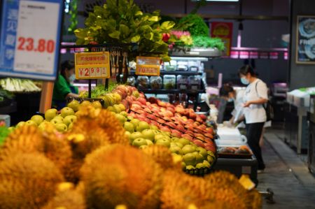 (miniature) Des clients achètent des légumes dans un supermarché du district de Danzhai