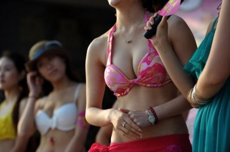 (miniature) poitrine de femme chinoise