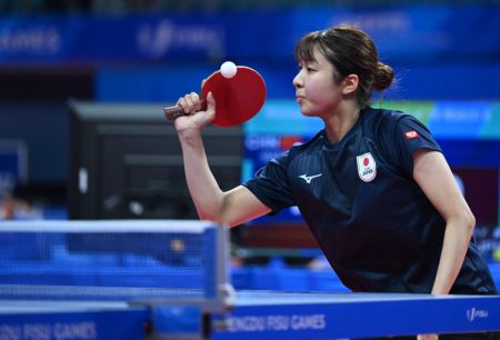 (miniature) La Japonaise Idesawa Kyoka lors d'un match des huitièmes de finale de tennis de table simple femmes contre la Chinoise Wang Xiaotong