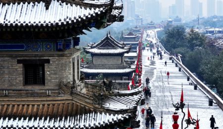 (miniature) La muraille de la vieille ville recouverte de neige à Xi'an