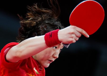 (miniature) La Chinoise Chen Meng lors de la demi-finale par équipes féminines de tennis de table Chine-Allemagne
