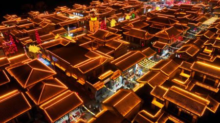 (miniature) Vue nocturne d'un site d'attraction touristique du district de Tancheng