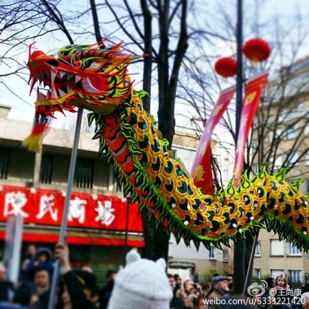 (miniature) dragon du nouvel an chinois à Paris