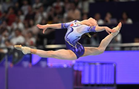 (miniature) La Chinoise Zhang Jin durant la compétition au sol de la finale du concours général féminin de gymnastique artistique aux 19es Jeux asiatiques