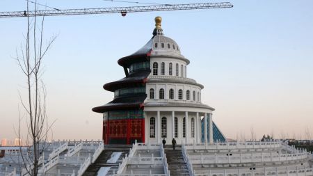 (miniature) Une construction insolite mélange le Temple du Ciel et le Capitole des États-Unis