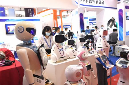 (miniature) Des robots lors de la 18e Exposition Chine-ASEAN à Nanning