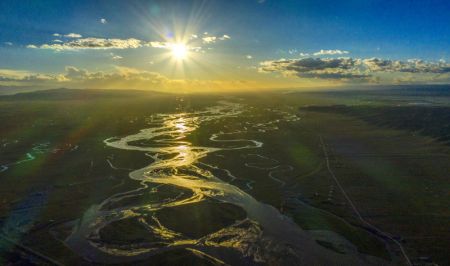 (miniature) Photo aérienne de la zone humide de la rivière Buh près du lac Qinghai