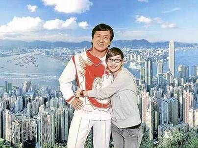 (miniature) Jackie Chan offre un costume olympique à sa statue de cire