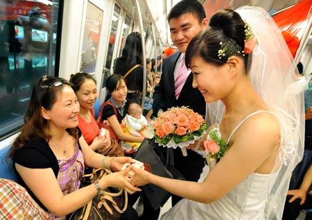 (miniature) Mariage groupé dans le métro