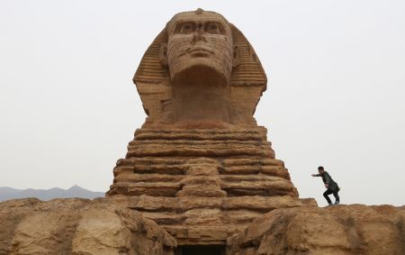 (miniature) Sphinx de Gizeh en Chine