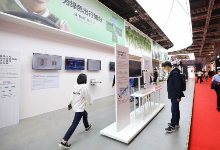 (miniature) Des batteries intelligentes présentées lors de la cinquième édition de l'Exposition internationale d'importation de la Chine (CIIE)
