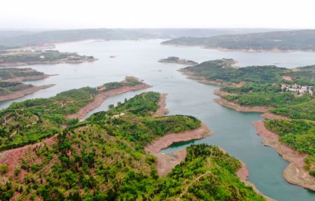 (miniature) Vue aérienne du fleuve Jaune en amont du réservoir de Xiaolangdi
