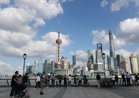 (miniature) Des gens visitent le Bund à Shanghai