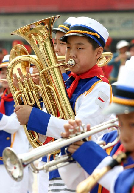 (miniature) enfant chinois et trombone