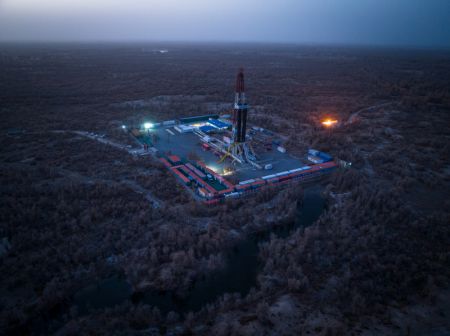 (miniature) Photo aérienne du puits Yuejin 3-3XC de la China Petrochemical Corporation (Sinopec)