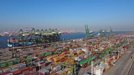 (miniature) Vue du terminal international de conteneurs Pacific du port de Tianjin