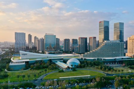 (miniature) Photo aérienne prise le 9 décembre 2021 d'une vue de la ville de Xiamen