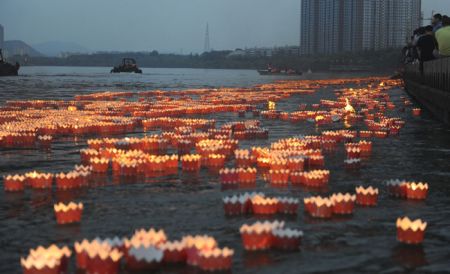 (miniature) lanternes flottantes