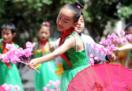 (miniature) jeune danseuse chinoise