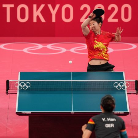 (miniature) La Chinoise Sun Yingsha lors de la demi-finale par équipes féminines de tennis de table Chine-Allemagne