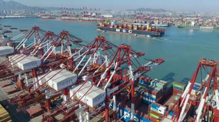 (miniature) Le terminal à conteneurs Qianwan du port de Qingdao