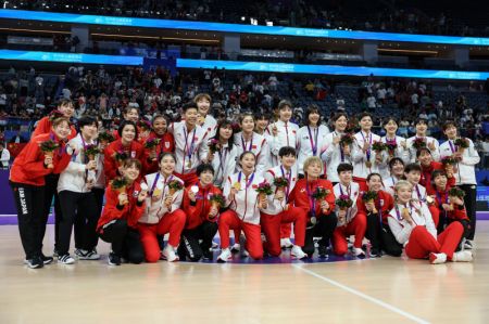 (miniature) Les médaillées lors de la cérémonie de remise des prix du basket-ball féminin aux 19es Jeux asiatiques
