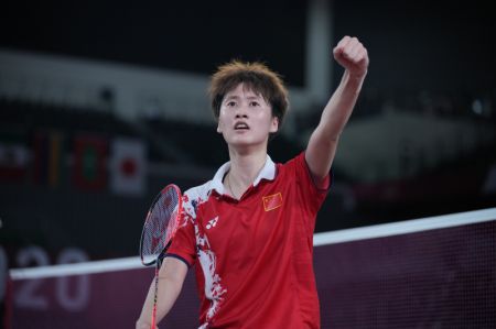 (miniature) La Chinoise Chen Yufei fête sa victoire après la finale du simple femmes de badminton contre Tai Tzu-Ying de l'équipe chinoise de Taipei
