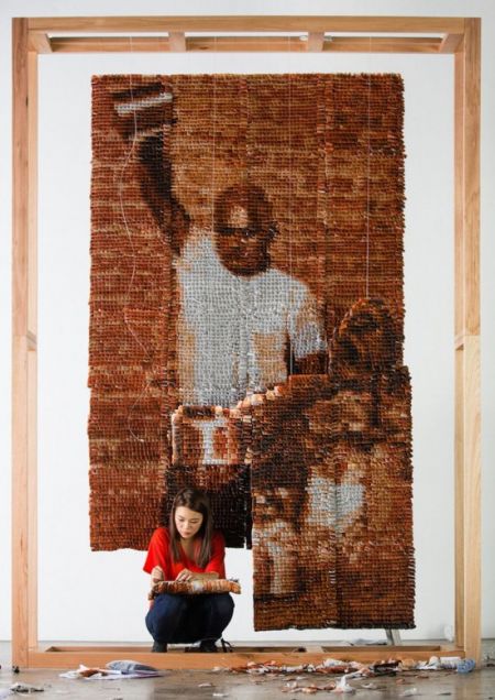 (miniature) 10 nuances de brun : Elle crée un portrait original avec 20.000 sachets de thé usagés