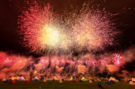 (miniature) Des feux d'artifice lors de la cérémonie de clôture de la 31e édition estivale des Jeux mondiaux universitaires de la FISU