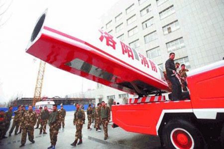 (miniature) Une lance à incendie fonctionnant avec un réacteur d'avion pour les pompiers chinois