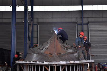(miniature) Des ouvriers dans une entreprise de construction navale à Yuanjiang
