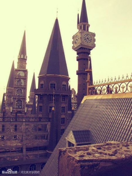 (miniature) Une université en Chine ressemble au château Poudlard dans Harry Potter
