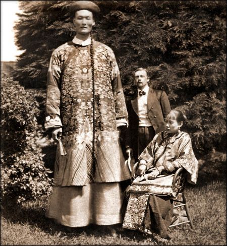 (miniature) Chang Wu Gow, le chinois géant de plus de 2,40 mètres, né en 1840 dans le Fuzhou (1870)