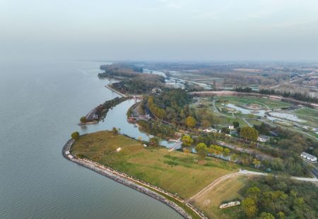 (miniature) Photo aérienne du lac Hongze à Huai'an