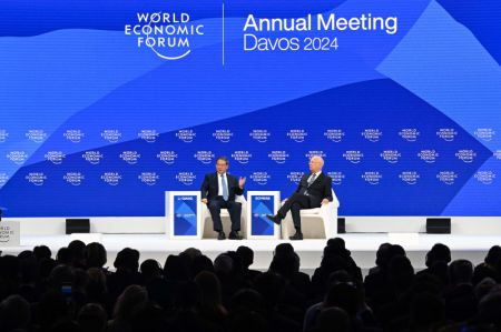 (miniature) Le Premier ministre chinois Li Qiang participe à la réunion annuelle 2024 du Forum économique mondial (FEM) organisée par Klaus Schwab