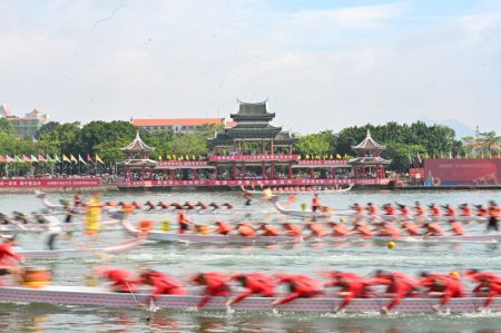 (miniature) Une course de bateaux-dragons à Xiamen