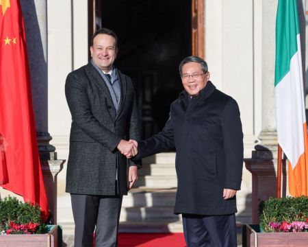 (miniature) Le Premier ministre chinois Li Qiang rencontre son homologue irlandais Leo Varadkar à Farmleigh House