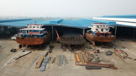 (miniature) Des navires dans une entreprise de construction navale à Yuanjiang