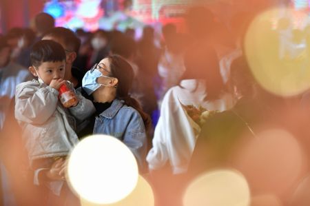 (miniature) Des gens visitent un marché de nuit à Lanzhou