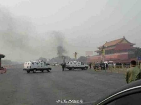 (miniature) voiture en feu à Pékin