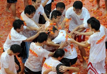 (miniature) Gigantesque bataille de tomates en Chine