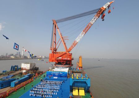 (miniature) Photo prise le 2 mars 2022 de la cérémonie de lancement du sauvetage de l'Ancienne épave Yangtsé No 2 dans le port de Waigaoqiao