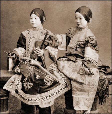 (miniature) Jeunes chanteuses à Hong Kong (1901 Benjamin W. Kilburn)