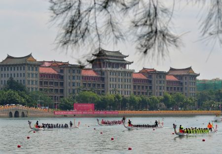 (miniature) Une course de bateaux-dragons à Xiamen