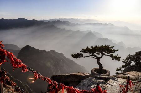 (miniature) Vue aérienne du mont Huashan au coucher du soleil