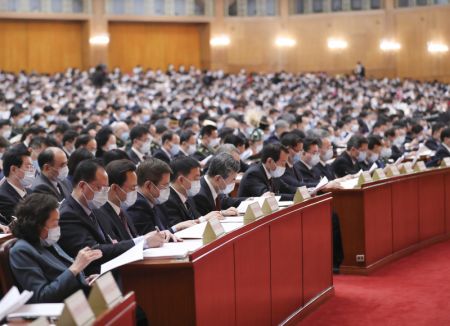 (miniature) Les députés assistent à la réunion d'ouverture de la 5e session de la 13e Assemblée populaire nationale (APN)