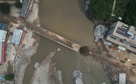 (miniature) Réparation d'un pont à Laishui
