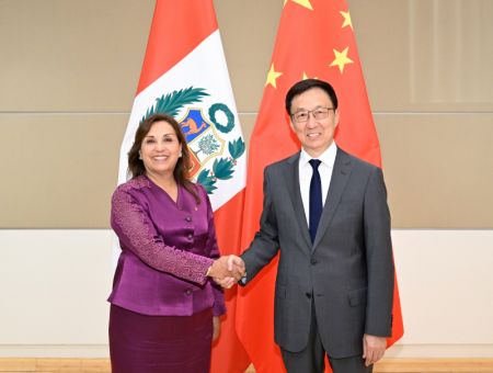 (miniature) Le vice-président chinois Han Zheng a rencontré la présidente péruvienne Dina Boluarte en marge de l'Assemblée générale des Nations Unies à New York