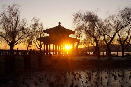 (miniature) Le coucher de soleil au Palais d'été à Beijing
