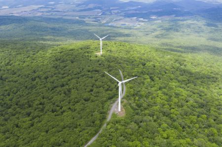 (miniature) Vue aérienne d'éoliennes dans le parc forestier du mont de Dadingzi